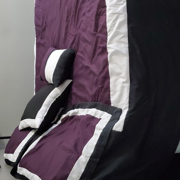 Full sized comforter - Picture 3 of 3